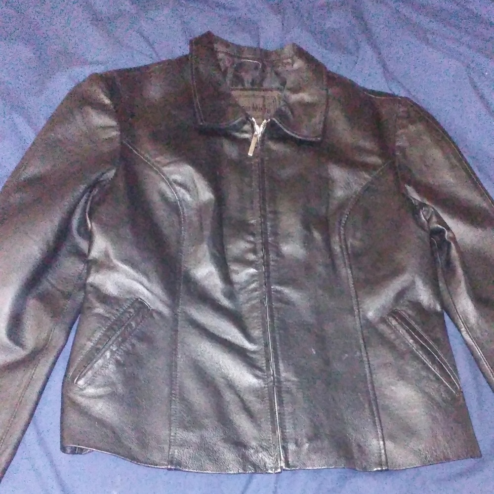 dona michi med. leather ex. cond.